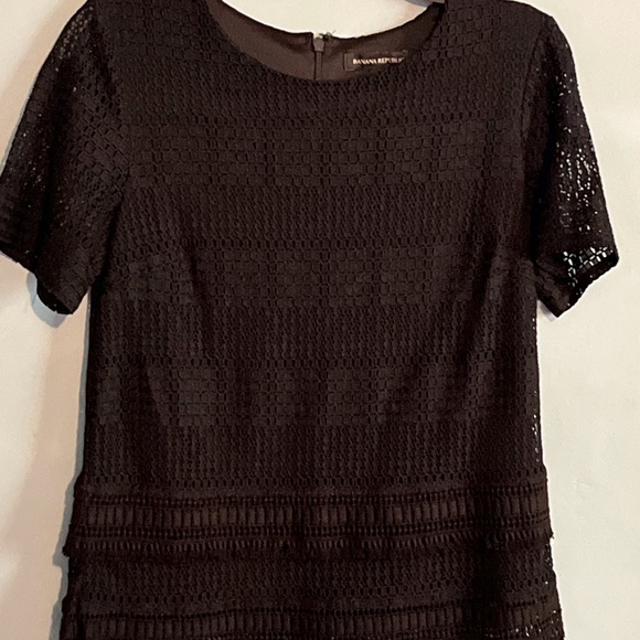 SELLING BANANA REPUBLIC TOP SIZE SMALL COLOR BLACK SHORT  SLEEVE USED - Picture 1 of 10